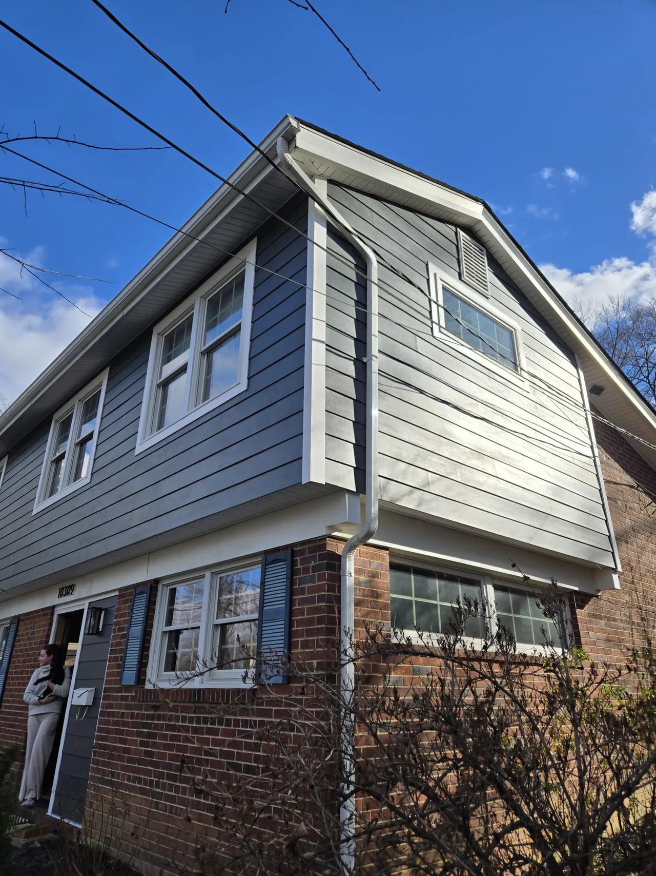 Two-tone vinyl siding renovation — Eagle Remodeling Services